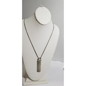 D! signed silver tone necklace 1.1328
